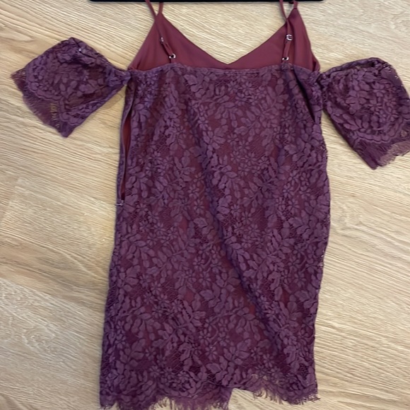 Purple lace dress - Picture 5 of 5